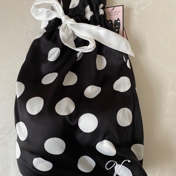 LOVELY LADIES “VICTORIA SECRET” SIZE M (7-8) SLIPPERS WITH MATCHING BAG~NEW - Picture 2 of 10